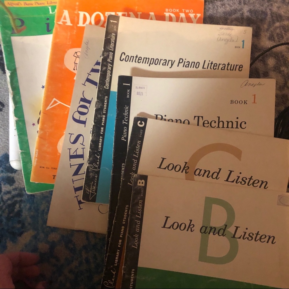 Bundle of beginner piano books